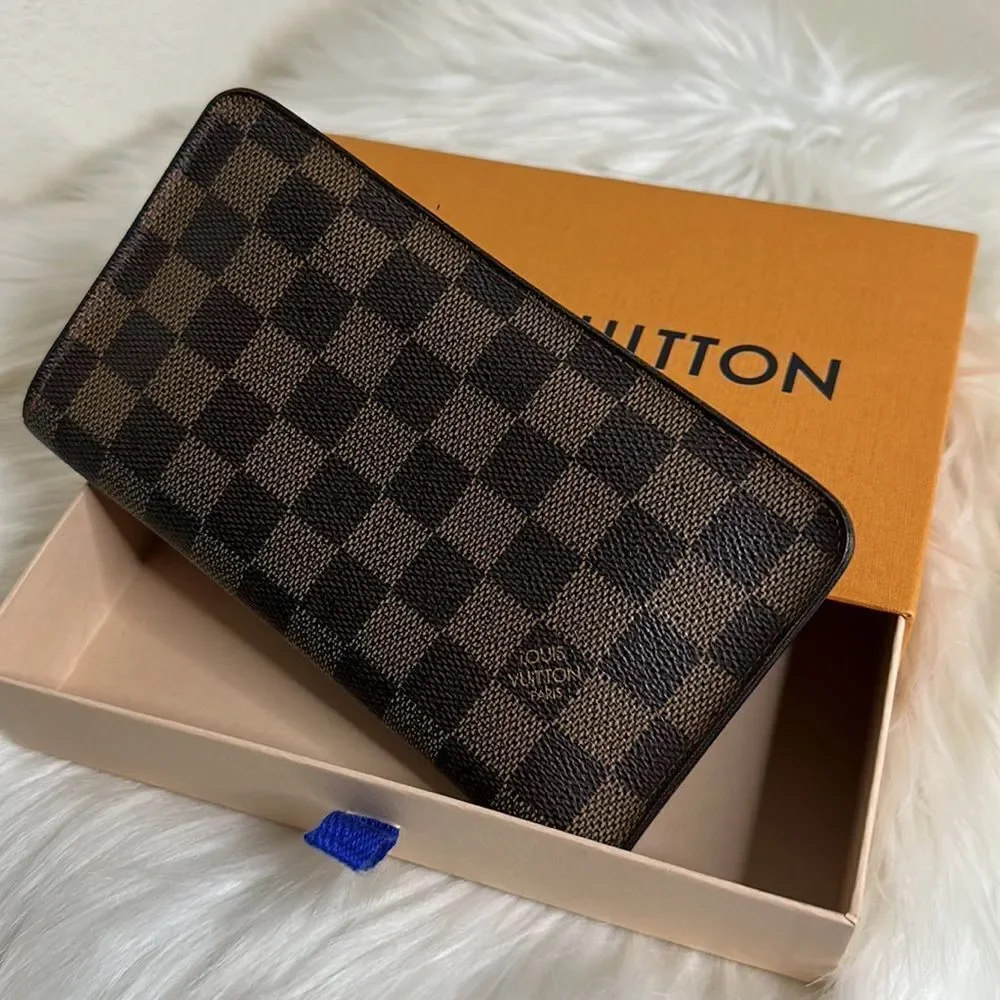 💯 Authentic Damier Ebene Zipped Long Wallet 🍀